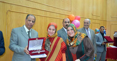 جامعة الفيوم تكرم 120 متفوقًا من أبناء أعضاء هيئة التدريس والعاملين