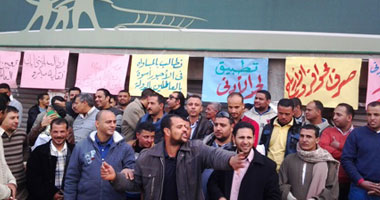 بالصور.. عمال "السلع الغذائية" ببنى سويف يطالبون بالحد الأدنى