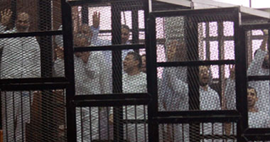 تفاصيل جلسة "غير معلنة" بين 2 من محامى "مستشار مرسى" مع قيادات الإخوان فى "التخابر".. حسين عبد السلام ونصرى ماركو التقيا المتهمين بغرفة الحجز 25 دقيقة بحضور 5 قيادات أمنية وطالبوهم بعدم إثارة الشغب 