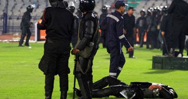 "ألتراس أهلاوى" من الاحتفال بـ"السوبر الإفريقى" إلى الاتهام بالبلطجة..النيابة توجه للمتهمين تهم اتلاف الممتلكات والشغب.. الأحداث بدأت بأغانى وشماريخ وانتهت بالهتاف ضد الشرطة وتكسير مقاعد ستاد القاهرة 