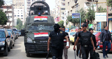 حرس "عابدين" يتصدى لتجمهر أهالى متهمين حاولوا دخول المحكمة 