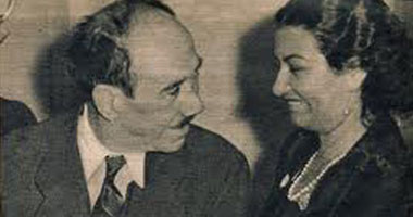 "يا مسهرنى".. آخر ما كتبه أحمد رامى لـ كوكب الشرق.. هل كان يعاتبها؟