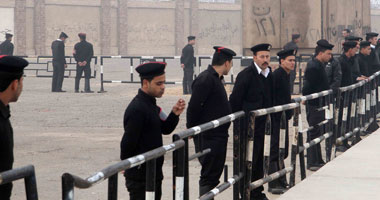 عامل ينتحل صفة أمين شرطة ويستعلم عن أحد الأشخاص بالعمرانية