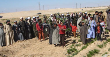 بالصور .. مستصلحو الأراضى بأسيوط يحتجون على إزالة زراعاتهم