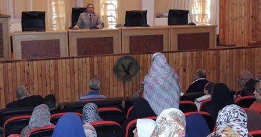 مدير أمن البحر الأحمر يلتقى العاملين المدنيين لمناقشة مشكلاتهم