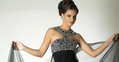 بالصور.. الأسود يتربع على عرش موضة السواريه هذا العام