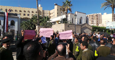 بالصور.. أمناء الشرطة بكفر الشيخ يطالبون بإقالة وزير الداخلية