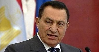 مبارك يكرم 10 نقابيين وموظفَين بالقوى العاملة
