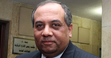 عامل بالإسكندرية يزور فى أوراق مصلحة الضرائب