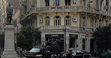 جمهورية "جروبى".. حكاية مقهى تصدر كل الأرقام.. "أدخل الدليفرى والآيس كريم" وشهد ميلاد عمر الشريف.. ومنه أم كلثوم كانت تبدأ يومها.. الضباط الأحرار اتخذوه مقرا لاجتماعاتهم.. والسنون لم تغير ملامحه