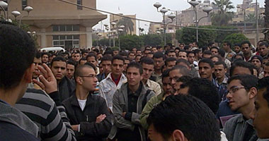 عشرات من طلاب "المعهد التكنولوجى" ينظمون مسيرة لـ"التعليم العالى" لإقالة العميد