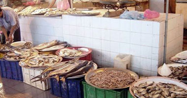 30 % تراجع فى الإقبال على الأسماك بسوق "العبور"