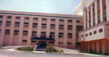 عمال المستشفى التعليمى بأسوان يعلنون الإضراب