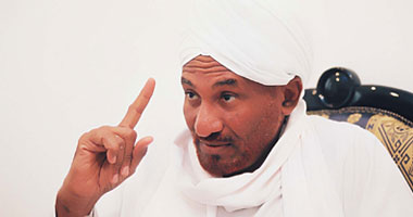 مئات يحتجون فى الخرطوم على اعتقال زعيم المعارضة الصادق المهدى