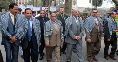 رئيس جامعة عين شمس يقود مظاهرة ضد اقتحام الأقصى