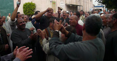 بالصور.. عودة عمال كتان طنطا للوقفات الاحتجاجية 