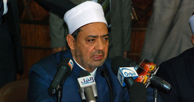"الطيب" يفجر أولى أزماته مع "البحوث الإسلامية"