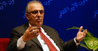 زياد على يكتب: وعود وزير الصحة الزائفة لمرضى فيروس سى 