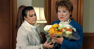 بالصور..سيمون تحتفل بعيد ميلاد سميحة أيوب فى "نجم اليوم"