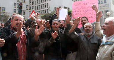 اعتصام مئات العاملين بـ"لافارج" مصر للاستجابة لمطالبهم