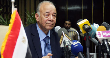 لجنة الاستفتاء: طلبنا من القوات المسلحة تمكين المقيمين بالخارج من المشاركة فى الانتخابات المقبلة.. والجيش خصص 36 ألف ضابط ومجند للتأمين.. ويحق لمنظمات المجتمع المدنى ووسائل الإعلام متابعة العملية 