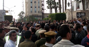 مظاهرة للشرطة بكفر الشيخ تطالب بإقالة العيسوى 