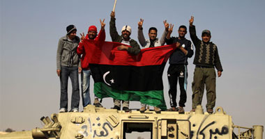 الثوار الليبيون: المهم هو تنحى القذافى 
