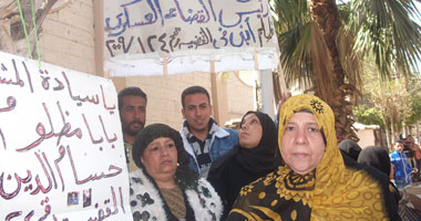 بالصور.. وقفة احتجاجية لأهالى المساجين أمام مصلحة السجون
