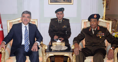 المشير طنطاوى يستقبل الرئيس التركى عبدالله جول 