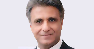 "شرف" يزور البابا شنودة بالكاتدرائية الأحد المقبل 