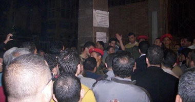أهالى الزاوية يطلقون النار على قسم الشرطة بعد القبض على شاب