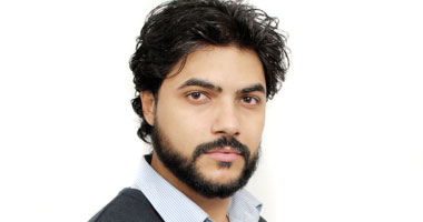 محمود حمدان صحفى إخوانى فى "زى الورد"