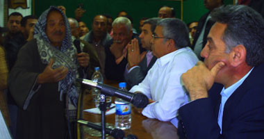 محافظ الوادى الجديد يعقد مؤتمرا مع أهالى صنعاء