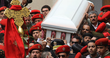 كنائس المهجر تبث مباشر نقل جثمان البابا لدير الأنبا بيشوى