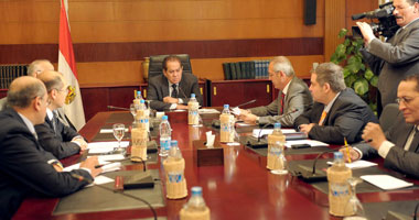 الجنزورى يشكل لجنة لحل مشكلات شركات غرفة الصناعات الهندسية