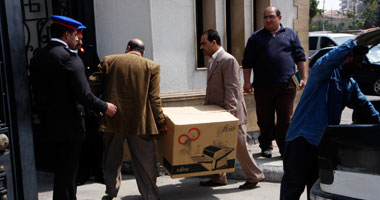 صاحب أرض زراعية يسحب أوراق الترشح للرئاسة