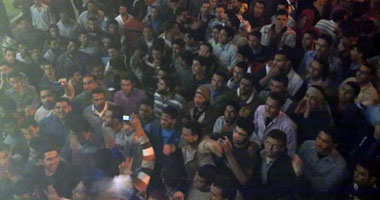 طلاب "المنح" يعلنون الاعتصام المفتوح أمام مقر الحكومة للمطالبة بالتعيين