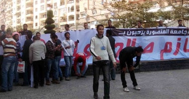 مسيرة أنصار "أبو إسماعيل" تصل دار القضاء العالى