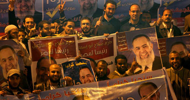 أنصار "أبو إسماعيل" بـ"التحرير" يحاولون إزالة المنصة بحجة وجود مندسين