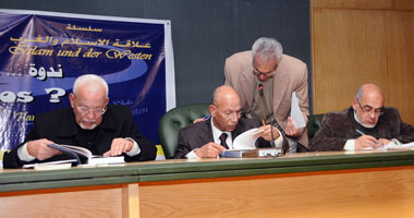 فى مناقشة كتاب "لماذا مقاييس عالمية للأخلاق" بـ"الصحفيين".. عمارة: عمل على وقف ازدراء الإسلام.. واعترف بنبوة الرسول ووصفه بـ"أنجح" الرسل.. "قلته": الإسلام والمسيحية ديانتان تحققان حلم "السلام" للبشرية