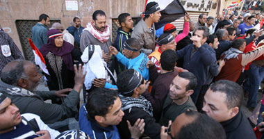 الهدوء يسود محيط السفارة الأمريكية بعد توقف الاشتباكات