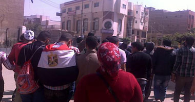 إصابة مجند بجروح  أمام مقر الإخوان بالزقازيق