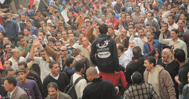 مسيرة من "التحرير" تتوجه إلى مكتب الإرشاد