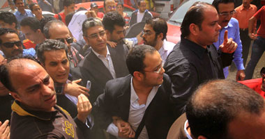 "كفاية" بالإسكندرية تتضامن مع باسم يوسف وتستنكر التحقيق معه