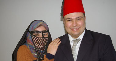 بالصور.. شباب بـ"اليشمك" و"الطربوش" و"الملاية اللف" من أجل الزمن الجميل