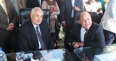 بالصور.. وزير الثقافة يفتتح معرض الكتاب ويتفقد قصر ثقافة دسوق