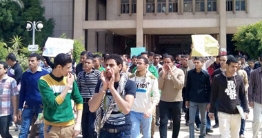 بدء تظاهر طلاب الإخوان فى جامعة الأزهر بأسيوط