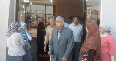 بالصور.. محافظ السويس يبحث إعادة افتتاح المتحف القومى