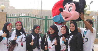 بالصور.. أصدقاء زويل يحتفلون بأطفال 57357
