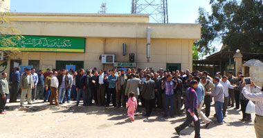 فض إضراب عمال مكاتب بريد بورسعيد بعد تدخل أمنى